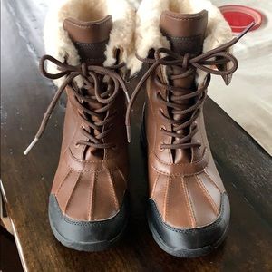Size 4 boys ugg warm weather water roof boots